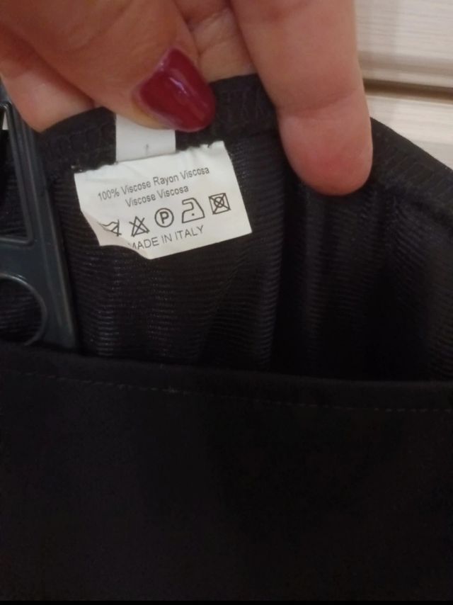 Gonna lunga nera fiori rossi in doppio tessuto 