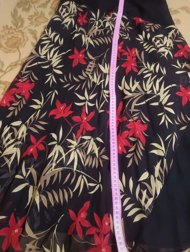 Gonna lunga nera fiori rossi in doppio tessuto 