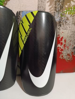 Espinilleras Nike Mercurial L