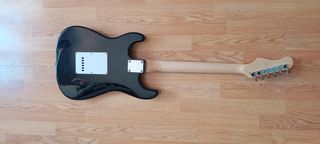 Guitarra eléctrica con funda + púas + herramientas