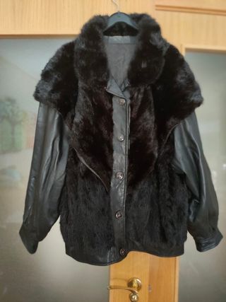 Chaquetón cuero y piel negro
