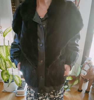 Chaquetón cuero y piel negro