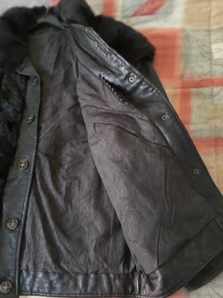 Chaquetón cuero y piel negro