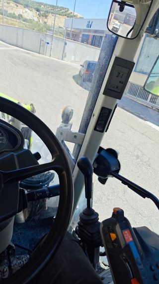 Tractor Claas Arion 530