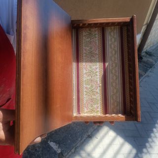 Libro in legno fatto a mano