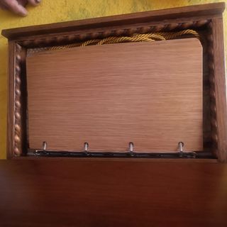 Libro in legno fatto a mano