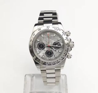 Reloj cronógrafo plateado
