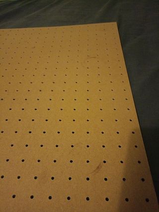 Panel perforado madera, porta herramientas 90x59cm