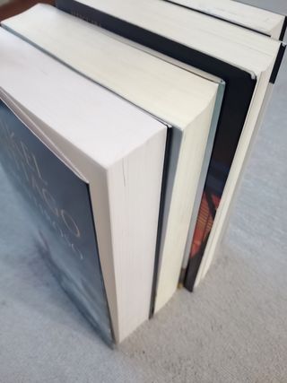 4 novelas de tapa blanda volumen 3
