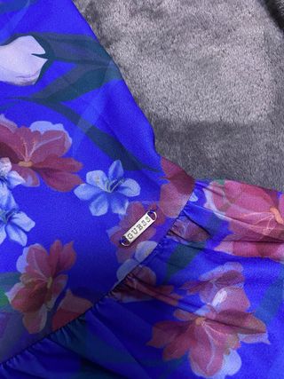 Blusa Guess azul estampada