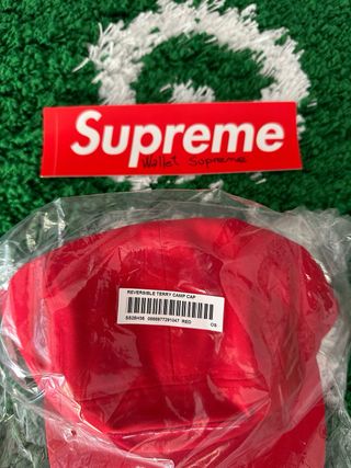 Gorra Supreme Reversible Terry Camp Cap SS25 roja 
