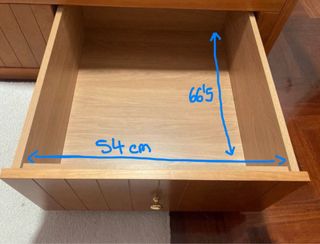 Cama de 90 de madera marrón con tres cajones.