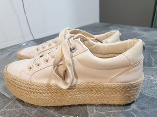 Zapatillas Mustang beige plataforma