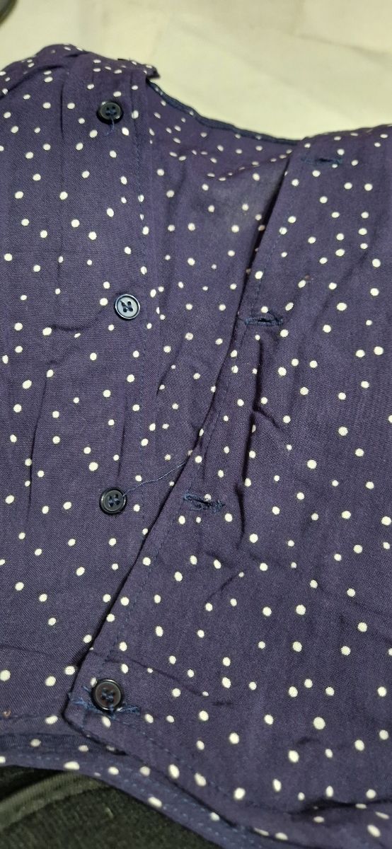 Blusa azul sin mangas - lunares blancos