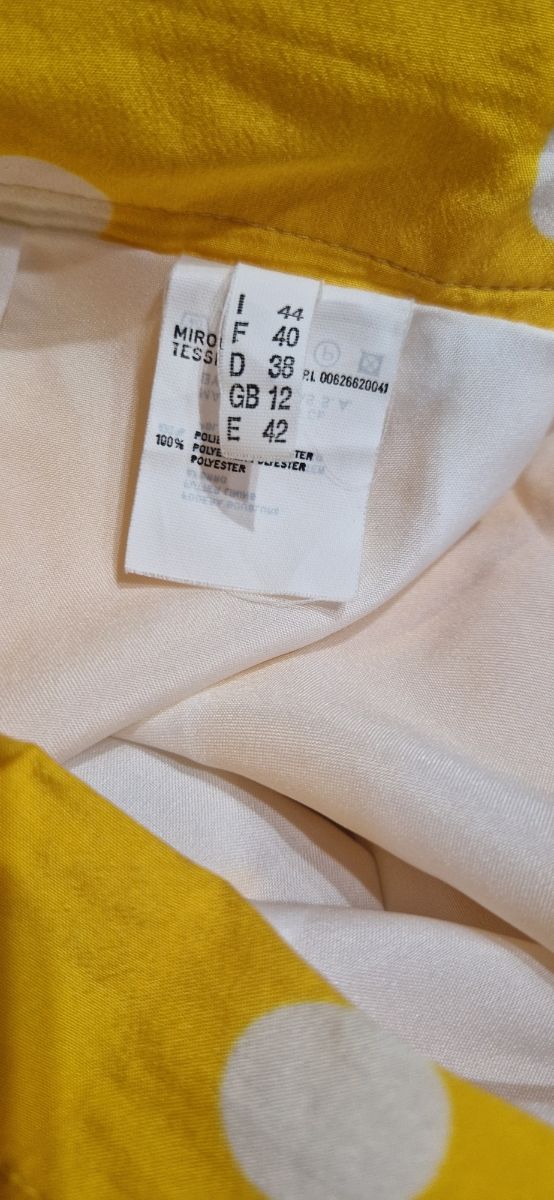 Falda amarilla topos blancos