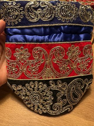 Bolso étnico rojo, azul y negro