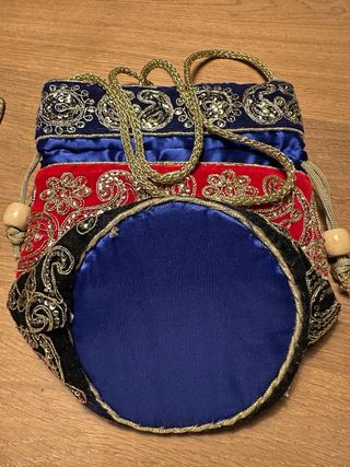 Bolso étnico rojo, azul y negro