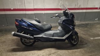 Suzuki Burgman 650 - Moto Scooter