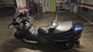 Suzuki Burgman 650 - Moto Scooter