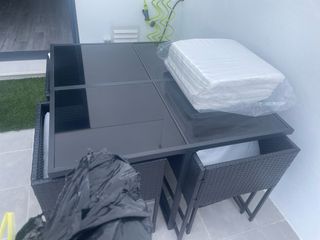 Conjunto jardín 4 sillas - Mesa cristal y 4 puffs