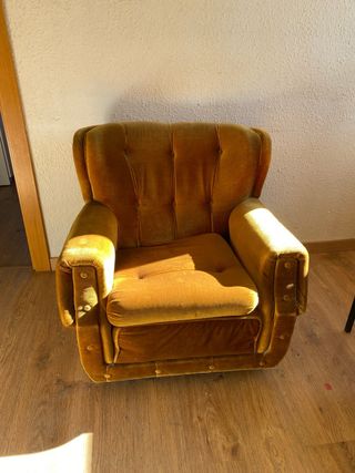 Sillón vintage terciopelo mostaza
