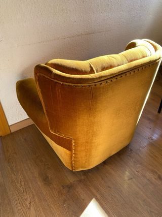 Sillón vintage terciopelo mostaza