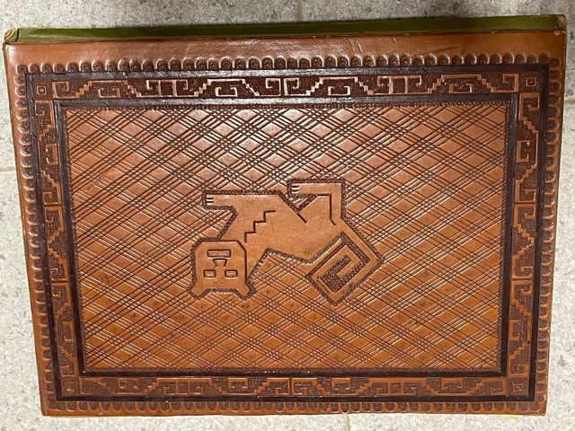 Álbum sellos antiguo cuero Perú