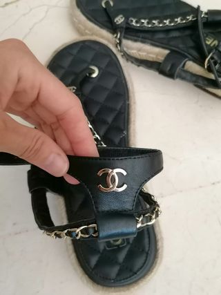 Sandalias planas negras mujer