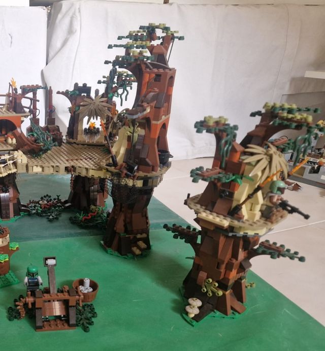 2 Lego Ewok Village compatible