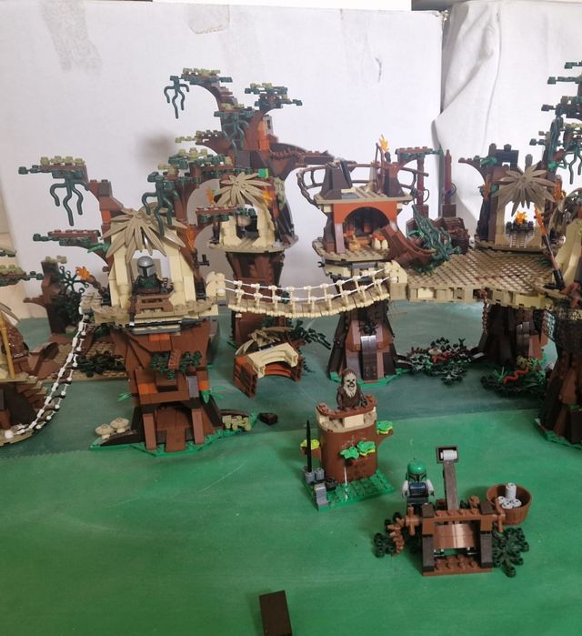 2 Lego Ewok Village compatible