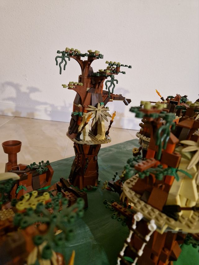 2 Lego Ewok Village compatible