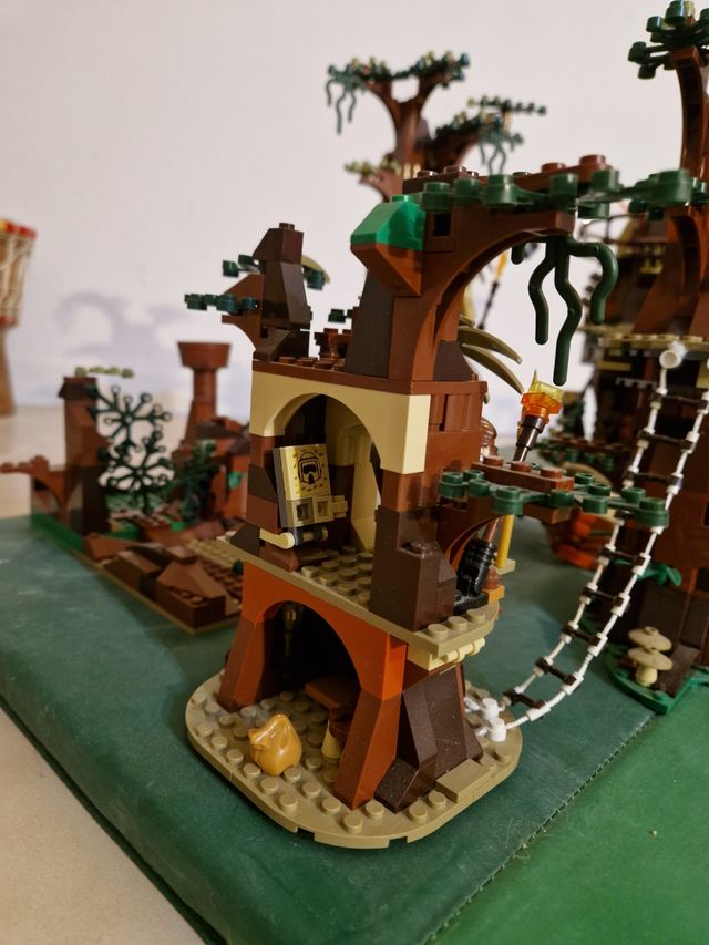 2 Lego Ewok Village compatible