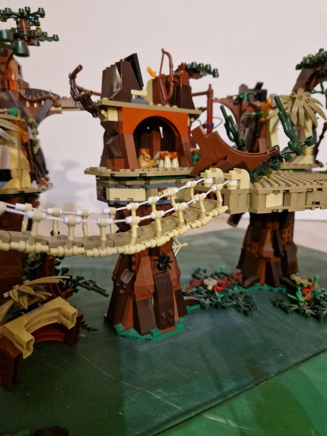 2 Lego Ewok Village compatible