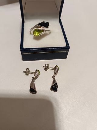 Conjunto plata: anillo y pendientes piedras