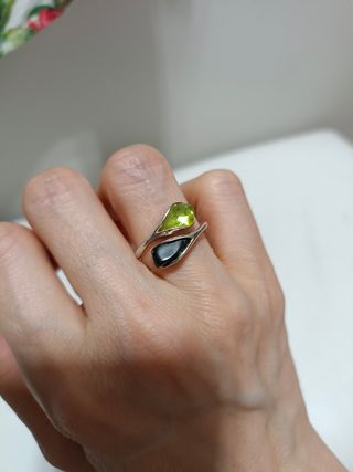 Conjunto plata: anillo y pendientes piedras