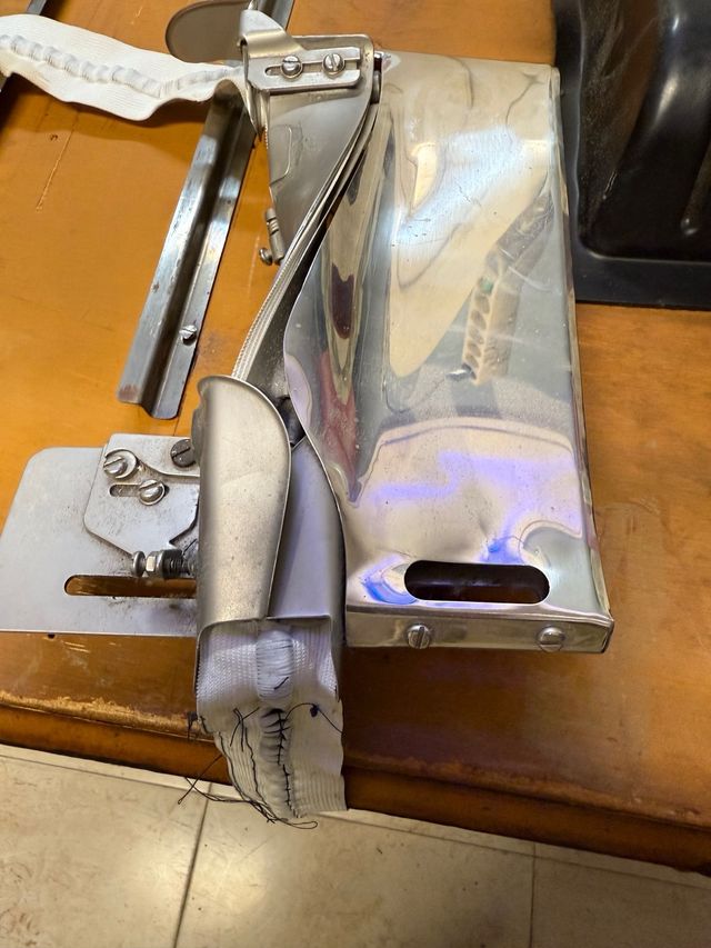 Embudo para maquina de Coser Cinturas de 4 agujas