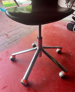 SILLAS DESPACHO GIRATORIAS CON RUEDAS MARRONES