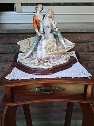 Mesa auxiliar madera estilo antiguo