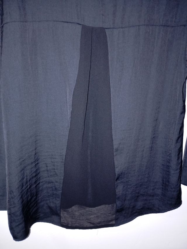 Blusa muy bonita y comoda, detalle en la espalda.