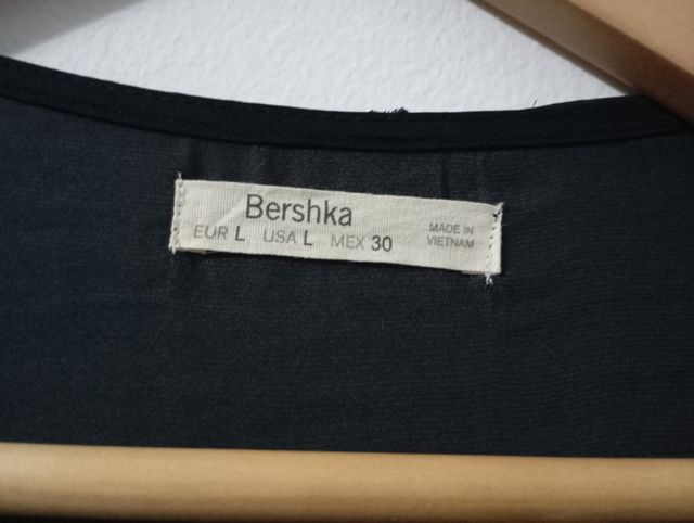 Blusa muy bonita y comoda, detalle en la espalda.