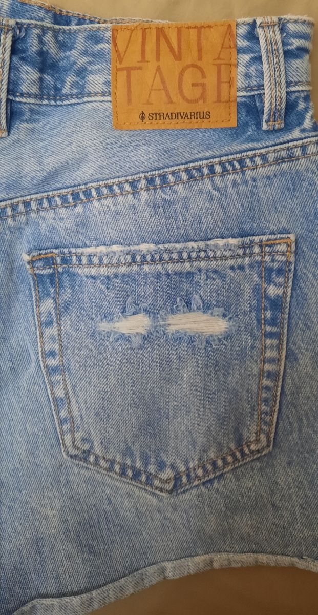 Shorts vaqueros Stradivarius 32.