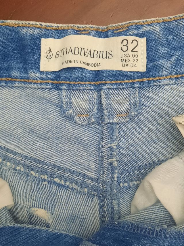 Shorts vaqueros Stradivarius 32.