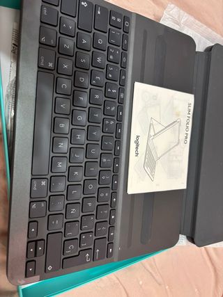 Logitech Slim Folio Pro iPad 12.9" (3ª gen
TECLADO