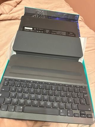 Logitech Slim Folio Pro iPad 12.9" (3ª gen
TECLADO