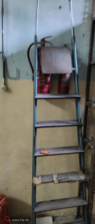 Escalera metálica 5 peldaños