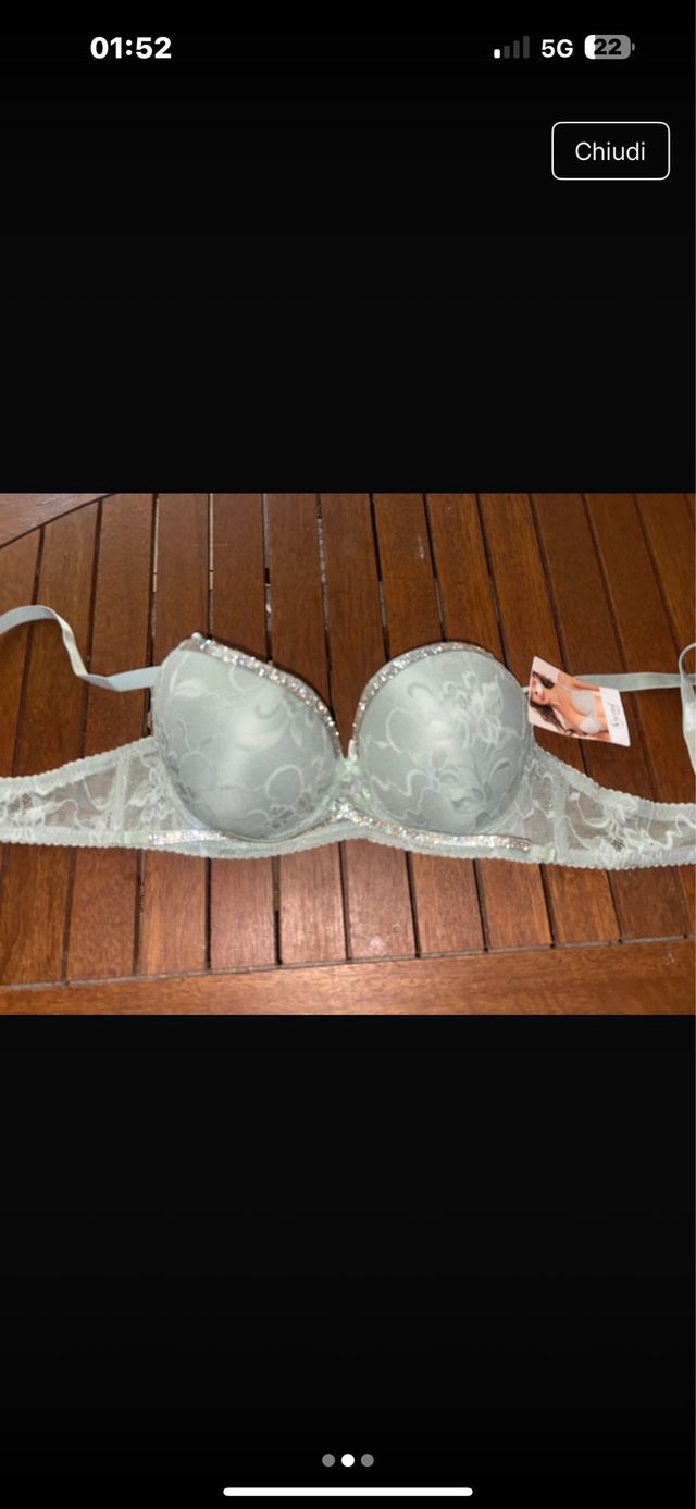 Reggiseno verde con brillantini