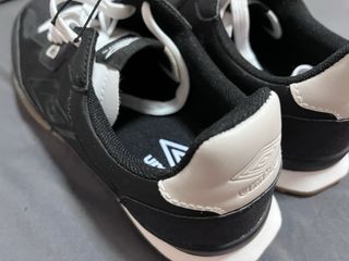 Zapatillas Umbro negras talla 36