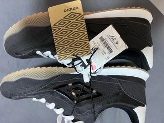 Zapatillas Umbro negras talla 36