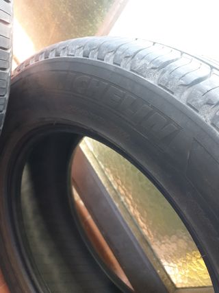 Neumático marca Michelin 
