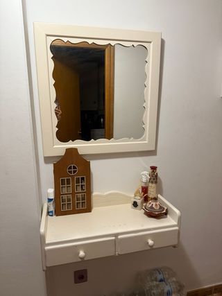 consola con espejo blanco


